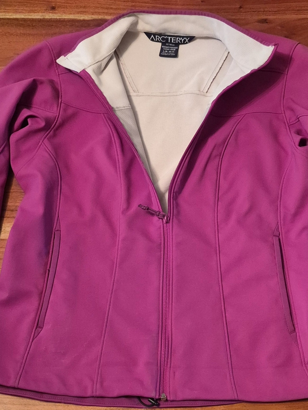 Arc'teryx Women's Magenta Softshell Jacket 12/14 Large